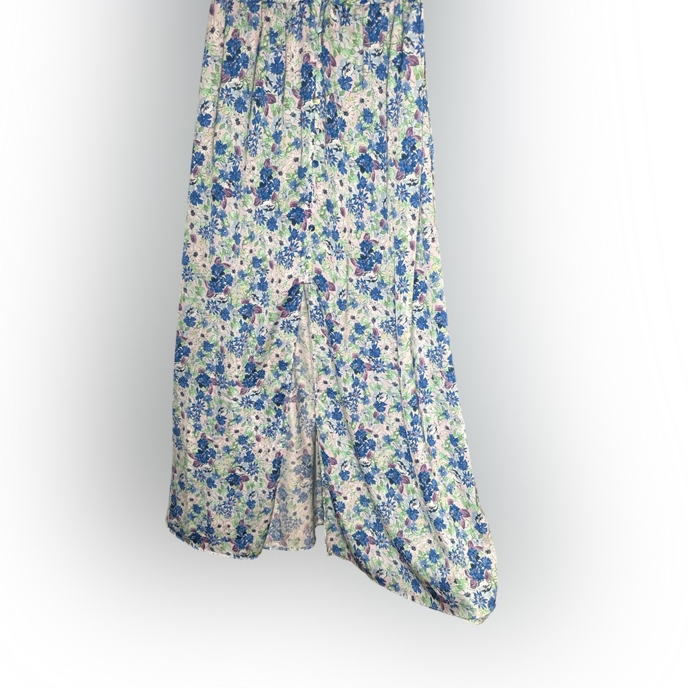 Zara Deep V-Neck Floral Maxi Dress Size Medium
Floral Blue Sleeveless Dress - Picture 12 of 12